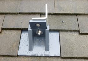 Solar Limpets 'L' bracket connected to Limpet adjustable bracket and baseplate